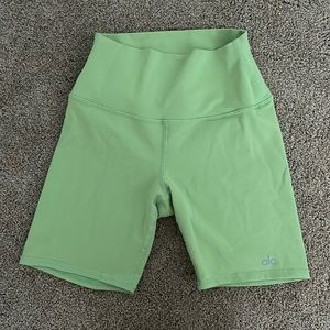 ALO WORKOUT SHORTS